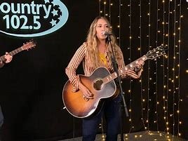 who-is-lainey-wilson-related-to