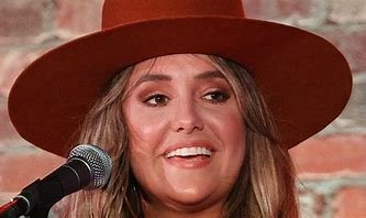 is-lainey-wilson-related-to-carnie-wilson