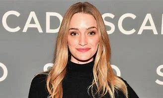 is-brianne-howey-related-to-julia-roberts