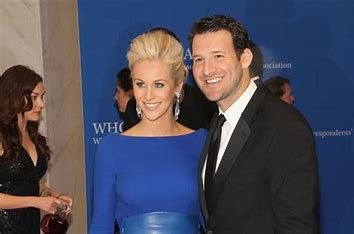 tony-romo-wife-is-related-to-jerry-jones