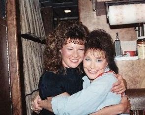 is-patty-loveless-related-to-loretta-lynn