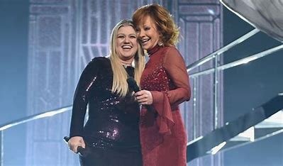 is-kelly-clarkson-related-to-reba-mcentire