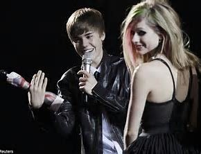 is-avril-lavigne-related-to-justin-bieber