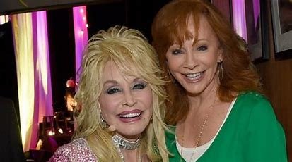 is-dolly-parton-related-to-loretta-lynn?