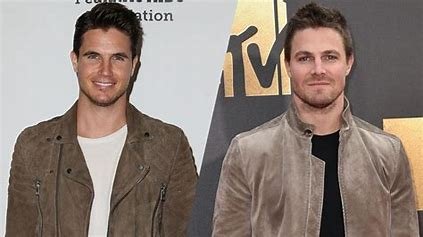 is-robbie-amell-related-to-stephen-amell