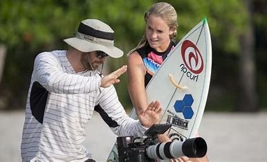 is-austin-butler-related-to-john-travolta