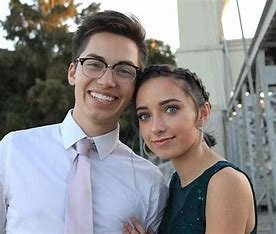 how-is-asa-howar-related-to-the-robertsons