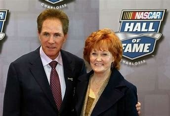 is-hunter-waltrip-related-to-darrell-waltrip