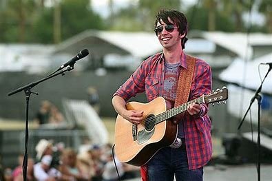 who-is-mo-pitney-related-to