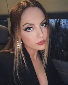 is-elizabeth-gillies-related-to-daniel-gillies