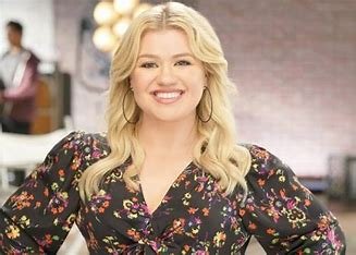 is-kelly-clarkson-related-to-dolly-parton