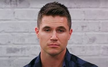 is-robbie-amell-related-to-tom-cruise
