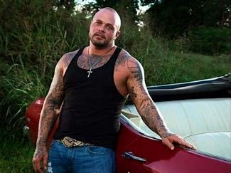 how-is-jelly-roll-related-to-waylon-jennings?