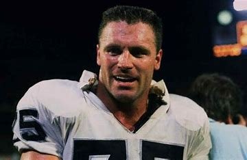 is-terry-bradshaw-related-to-howie-long