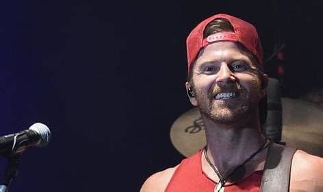is-kip-moore-related-to-justin-moore